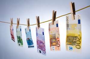 Euro Geldscheine haengen an Waescheklammern an einer Waescheleine Euro cash notes hanging from a clothesline